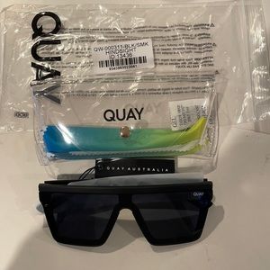 NWT Quay Australia Hindsight sunglasses - black/smoke